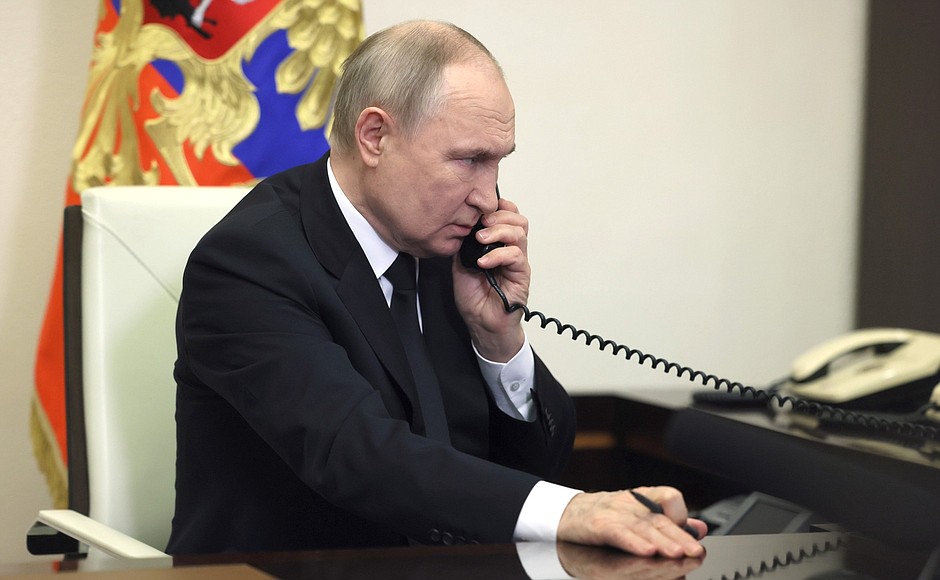 Putin e Pezeshkian discutem programa nuclear/ Foto: Kremlin Fonte: ES BRASIL