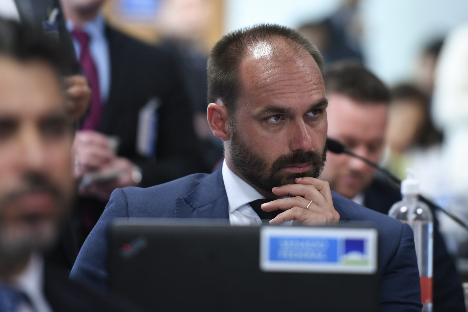 Eduardo Bolsonaro critica duramente a rejeição da PEC da Blindagem pela CCJ do Senado, que buscava proteger parlamentares. Foto: Edilson Rodrigues/Agência Senado