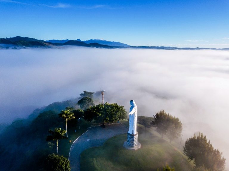 Cristo Redentor de Guaçuí oferece vista panorâmica da região
