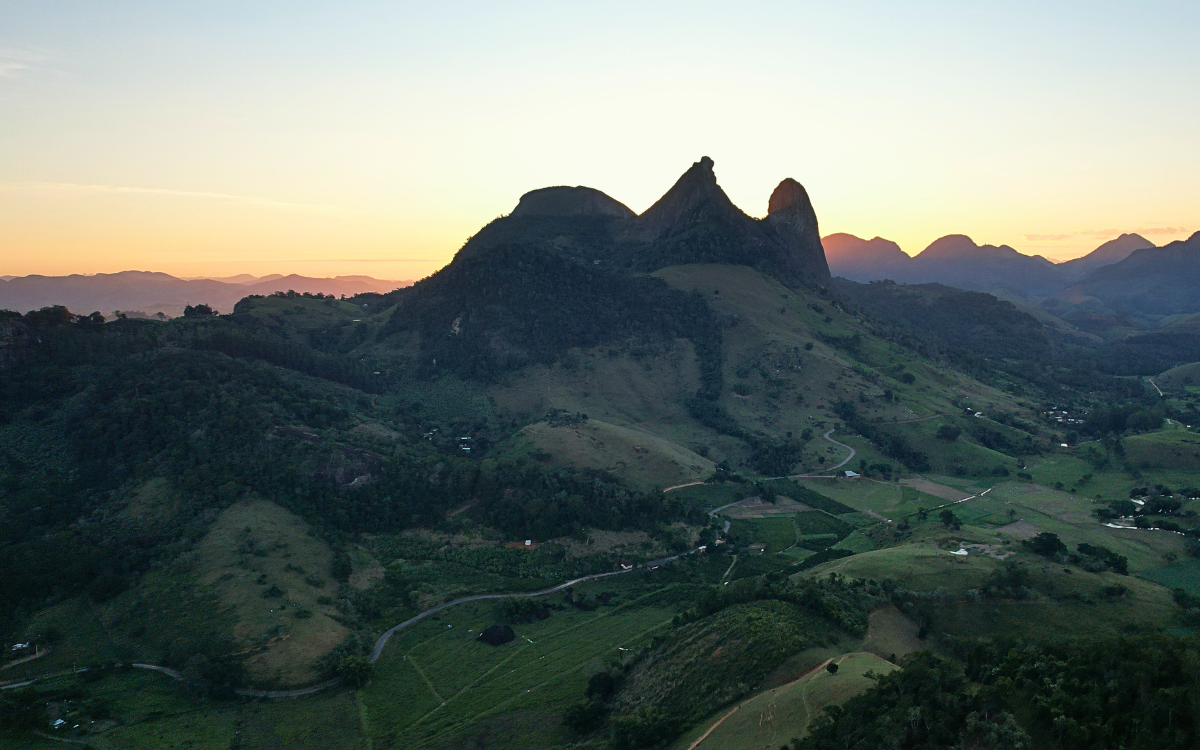 A Pedra Frade e a Freira é um cartão-postal do Espírito Santo. Foto: Renan Calabrez/ES Brasil