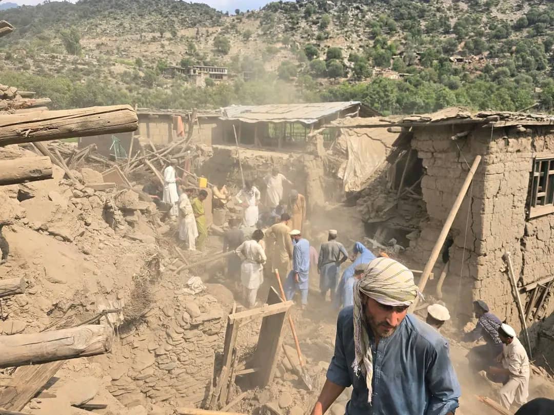 Terremoto no Afeganistão: 1,4 mil mortos e 3 mil feridos. O Taleban e a ONU alertam para a crise humanitária agravada pela dificuldade de resgate. Foto: Conta oficial da Organização Internacional para as Migrações no Afeganistão no X/@IOMAfeganistão