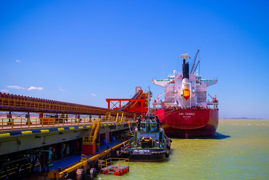 Terminal portuário capixaba é peça-chave no escoamento de petróleo e gás em um cenário de instabilidade global