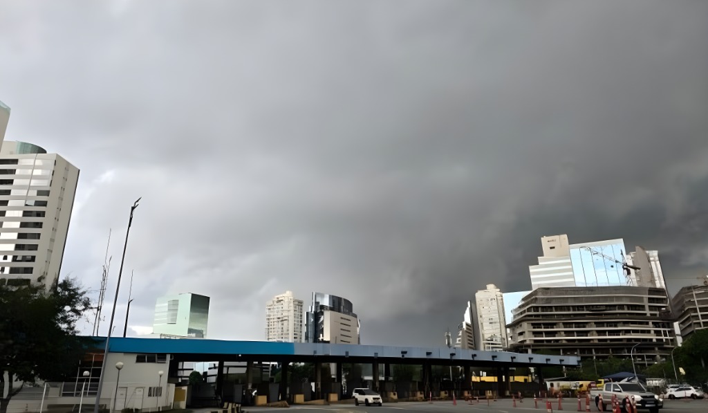 O alerta de tempestade é válido para 37 cidades do ES. Foto: Fabricio Lima/ Next Editorial