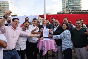 Durante o evento, foram assinados convênios para a realização de obras estruturantes e de lazer que somam mais de R$ 14,5 milhões em recursos. Foto: Hélio Filho/Secom