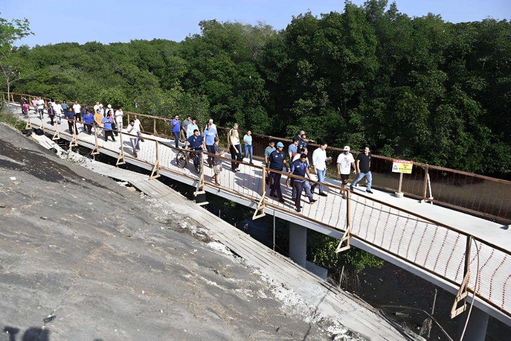 Obras da ciclopassarela na orla de Resistência. Foto: Marcos Salles/PMV