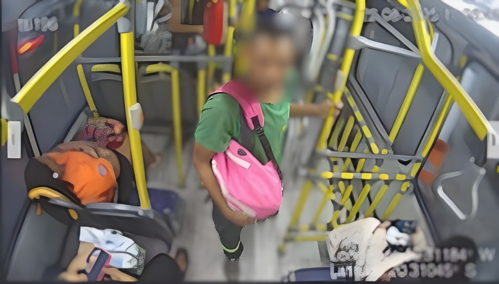 Câmera de reconhecimento facial em ônibus do Transcol. Foto: Governo do ES