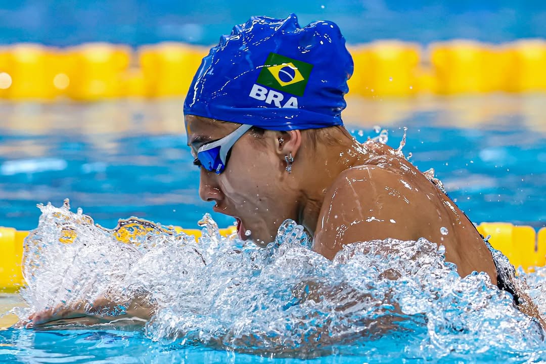 A equipe brasileira alcança 19 pódios no Mundial de Natação Paralímpica em Singapura, com 4 ouros e 3 pratas. Destaques para Beatriz Flausino, Carol Santiago e outras. Foto: Reprodução/Instagram/@_bflausino
