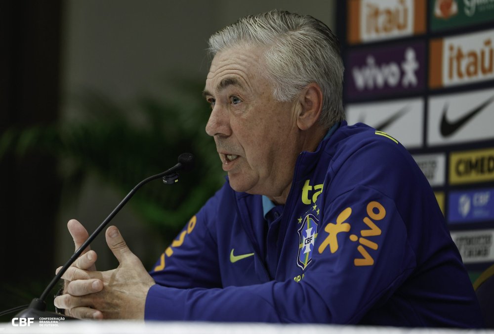 Carlo Ancelotti, técnico da seleção brasileira, minimiza a derrota para a Bolívia nas Eliminatórias. Ele foca na preparação para a Copa do Mundo 2026/ Foto: Rafael Ribeiro/ CBF - Fonte: Fotos Públicas