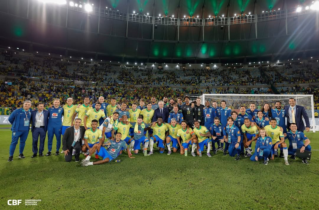 A Seleção Brasileira, sob o comando de Ancelotti, enfrenta a Bolívia no desafiador Estádio de El Alto, a 4.070m. Saiba como a equipe se prepara para a altitude. Reprodução/Instagram/@brasil