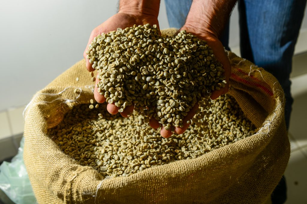 Pedra do Submarino é tesouro natural em Brejetuba