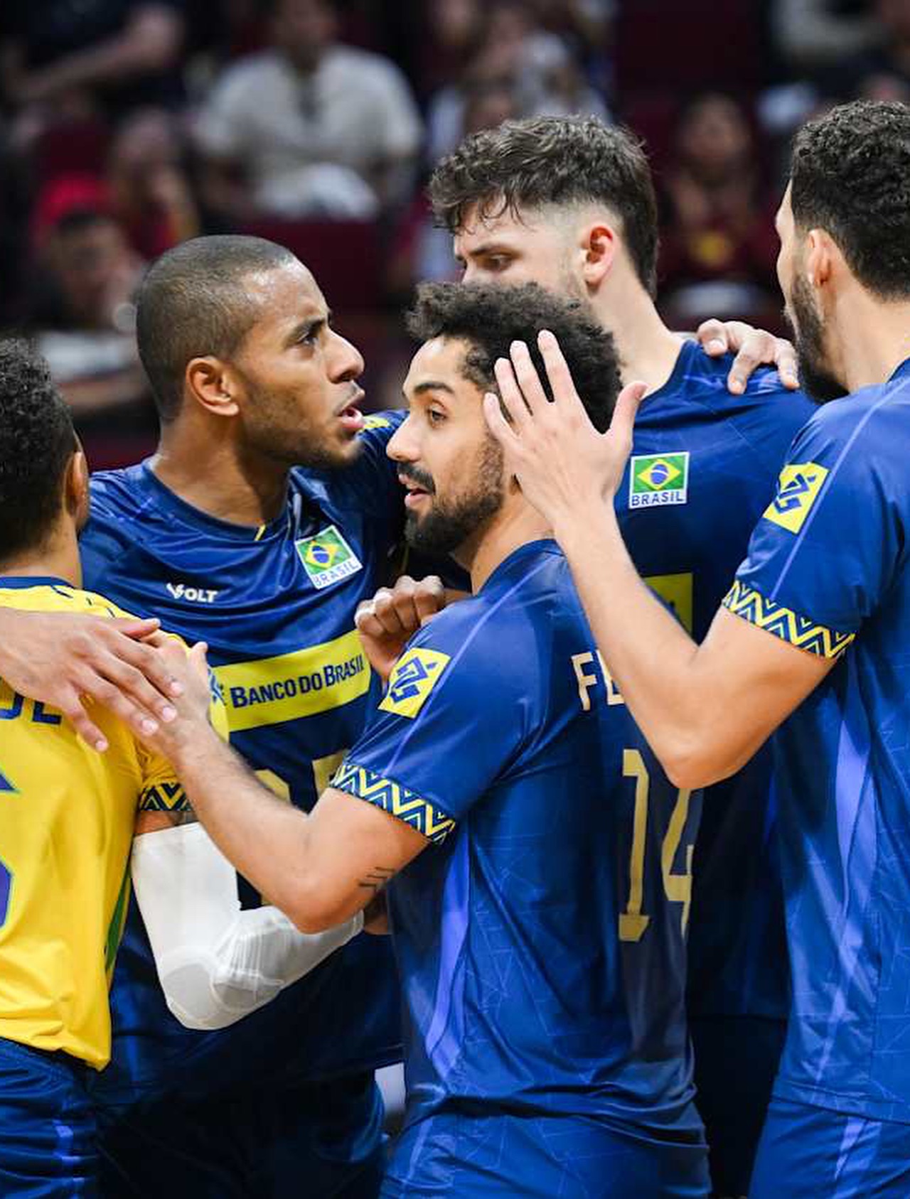 A seleção brasileira masculina de vôlei, sob o comando de Bernardinho, assegura sua classificação para as oitavas do Mundial ao vencer a República Tcheca - Reprodução: Instagram/ @cbvolei