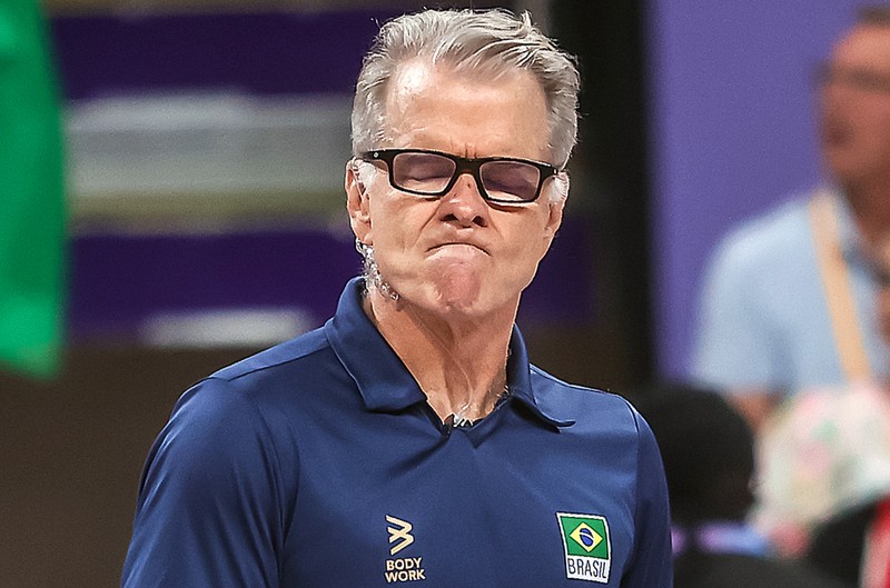 A seleção masculina de vôlei do Brasil, sob o comando de Bernardinho, sofreu sua pior campanha em Mundiais, sendo eliminada nas Filipinas. Foto: Fotos Públicas