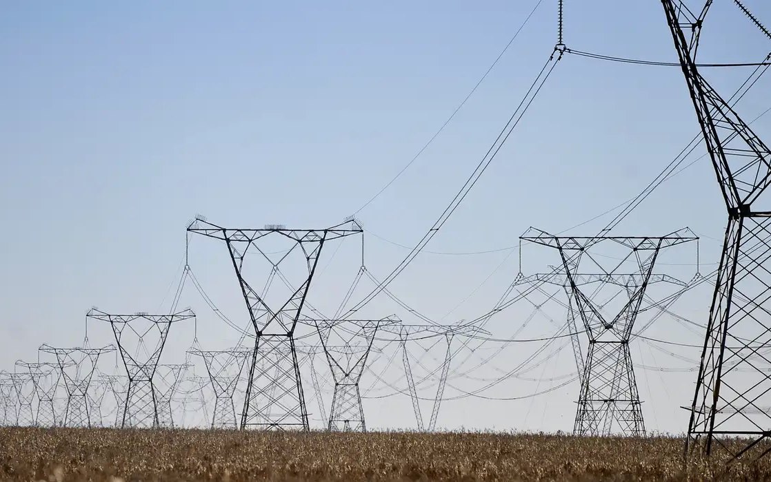 Dados da EPE revelam alta de 5,9% no consumo de energia residencial em julho de 2025 devido ao frio e renda. Indústria e comércio retraem/ Foto por: Marcello Casal jr. – Agência Brasil