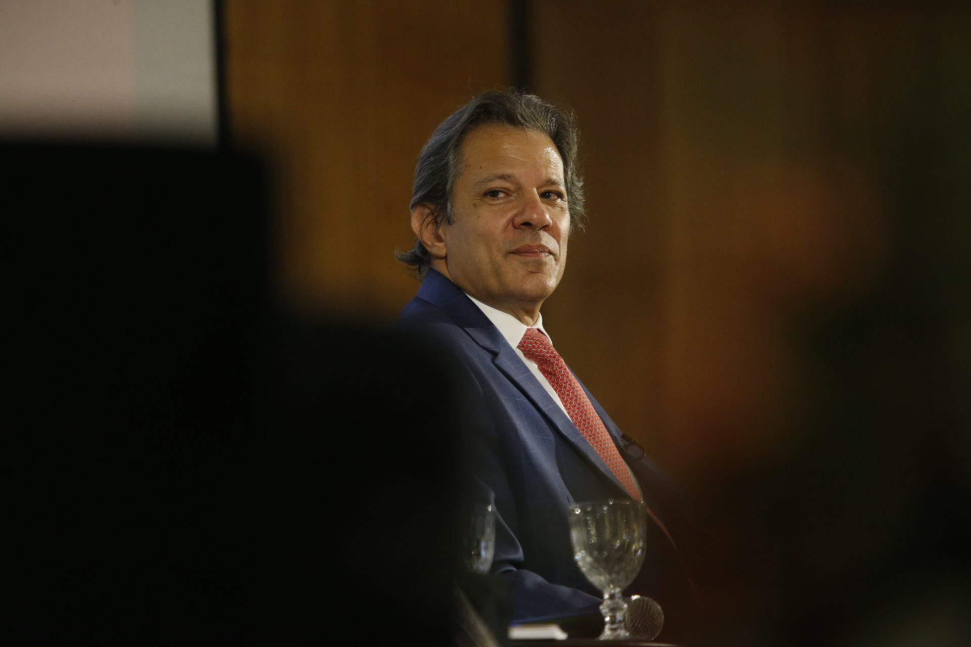Fernando Haddad, ministro da Fazenda, explica que governo não corta despesas sem aval do Congresso. Defende queda do impulso fiscal e critica bets. Foto: Paulo Pinto/Agência Brasil
