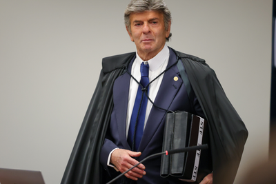 Em voto crucial, Luiz Fux defende atuação legal, não política, do STF no julgamento de Bolsonaro e aliados. Questiona a competência da Corte/ Foto: Fabio Rodrigues-Pozzebom/ Agência Brasil - Fonte: Fotos Públicas