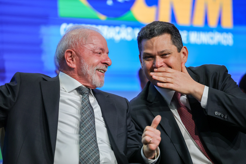 Lula e Planalto articulam com Davi Alcolumbre para barrar a PEC da Blindagem e o projeto de anistia no Senado, após protestos e crise interna no PT - Foto: Fabio Rodrigues-Pozzebom/ Agência Brasil