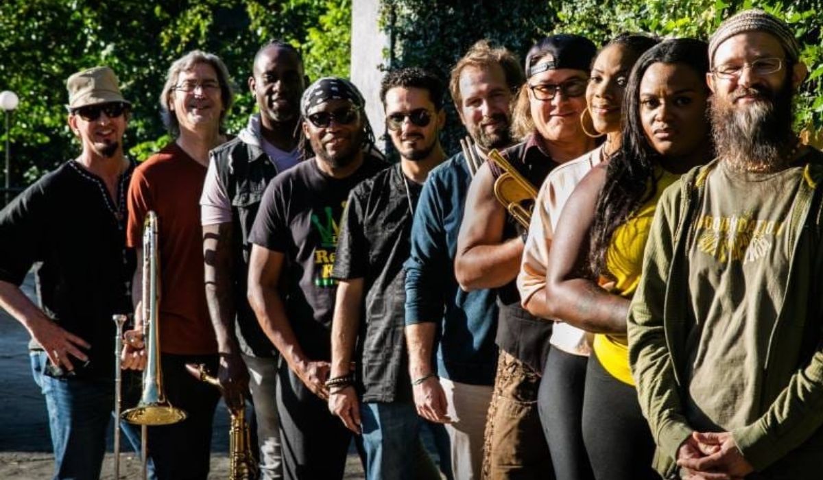 O grupo californiano Groundation, uma das maiores potências do reggae contemporâneo mundial, desembarca em Vitória. Foto: divulgação