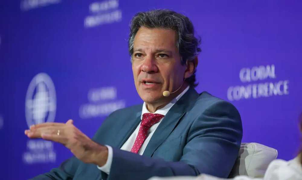 Dados de desemprego do IBGE e sinalizações fiscais de Haddad influenciam expectativas do mercado - Foto: Reprodução
