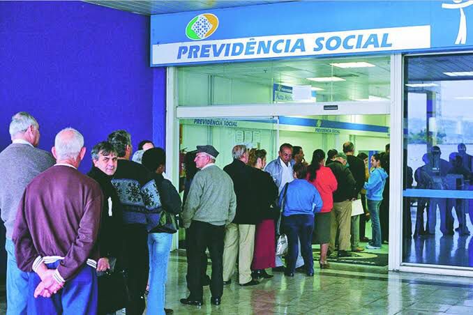O ministro da Previdência, Wolney Queiroz, detalha plano para reduzir fila do INSS a 45 dias com mutirões - Foto: Reprodução