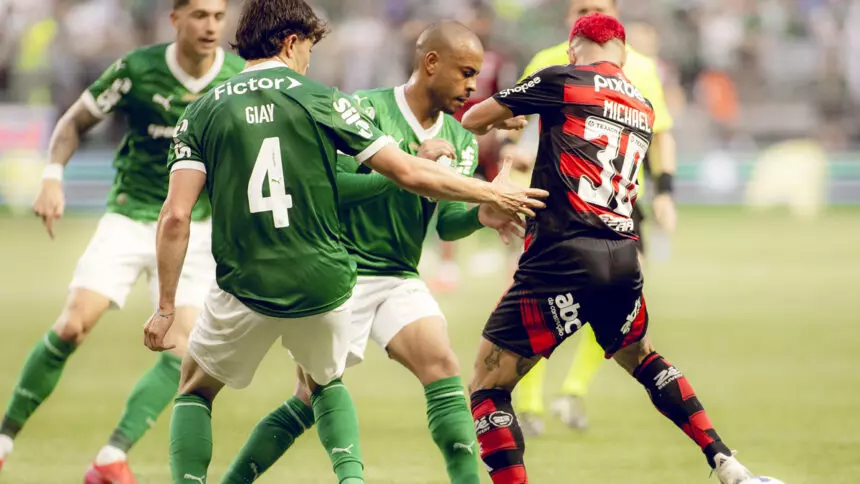 Confira a análise dos 5 jogos-chave que podem decidir o título do Brasileirão 2024 para Flamengo ou Palmeiras, em meio à disputa acirrada com o Botafogo - Foto por:Adriano Fontes/Flamengo