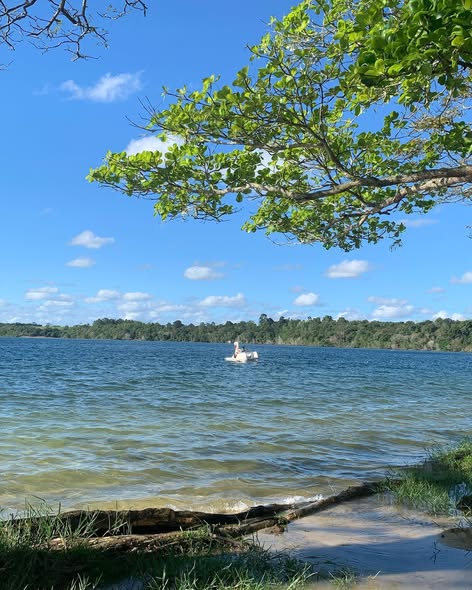 Lagoa Nova: águas serenas e paisagens encantadoras em Linhares Lagoa Nova: águas serenas e paisagens encantadoras em Linhares