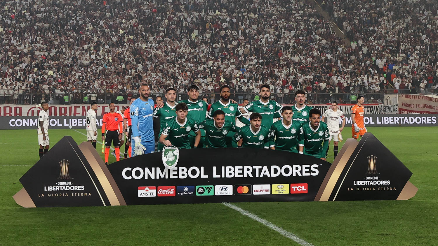 Palmeiras enfrenta sequência de derrotas decisivas, com lesão de Weverton e falhas defensivas impactando a disputa por Brasileiro e Libertadores - Foto: Cesar Greco/Palmeiras