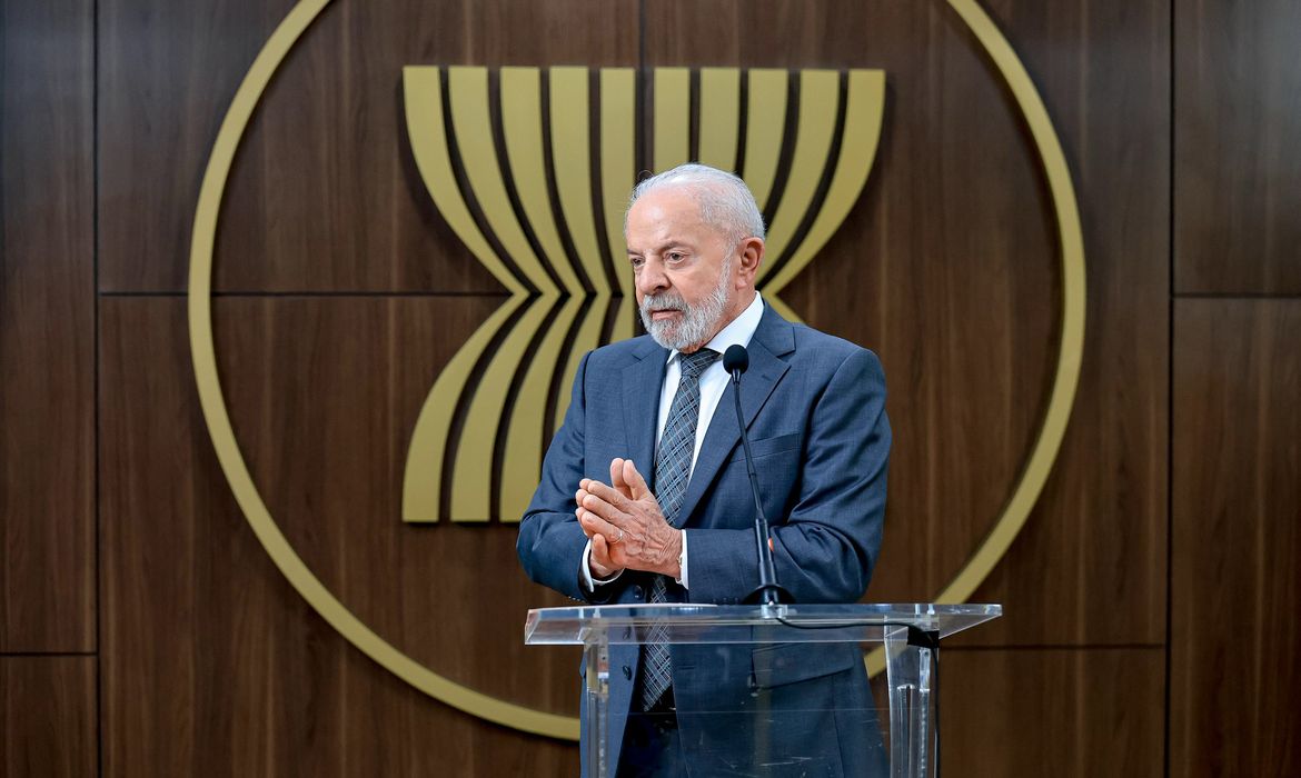 Lula contesta a política de Trump no combate ao narcotráfico, defendendo que traficantes são vítimas de usuários. Ele condena operações militares dos EUA - Ricardo Stuckert/PR/Agência Brasil