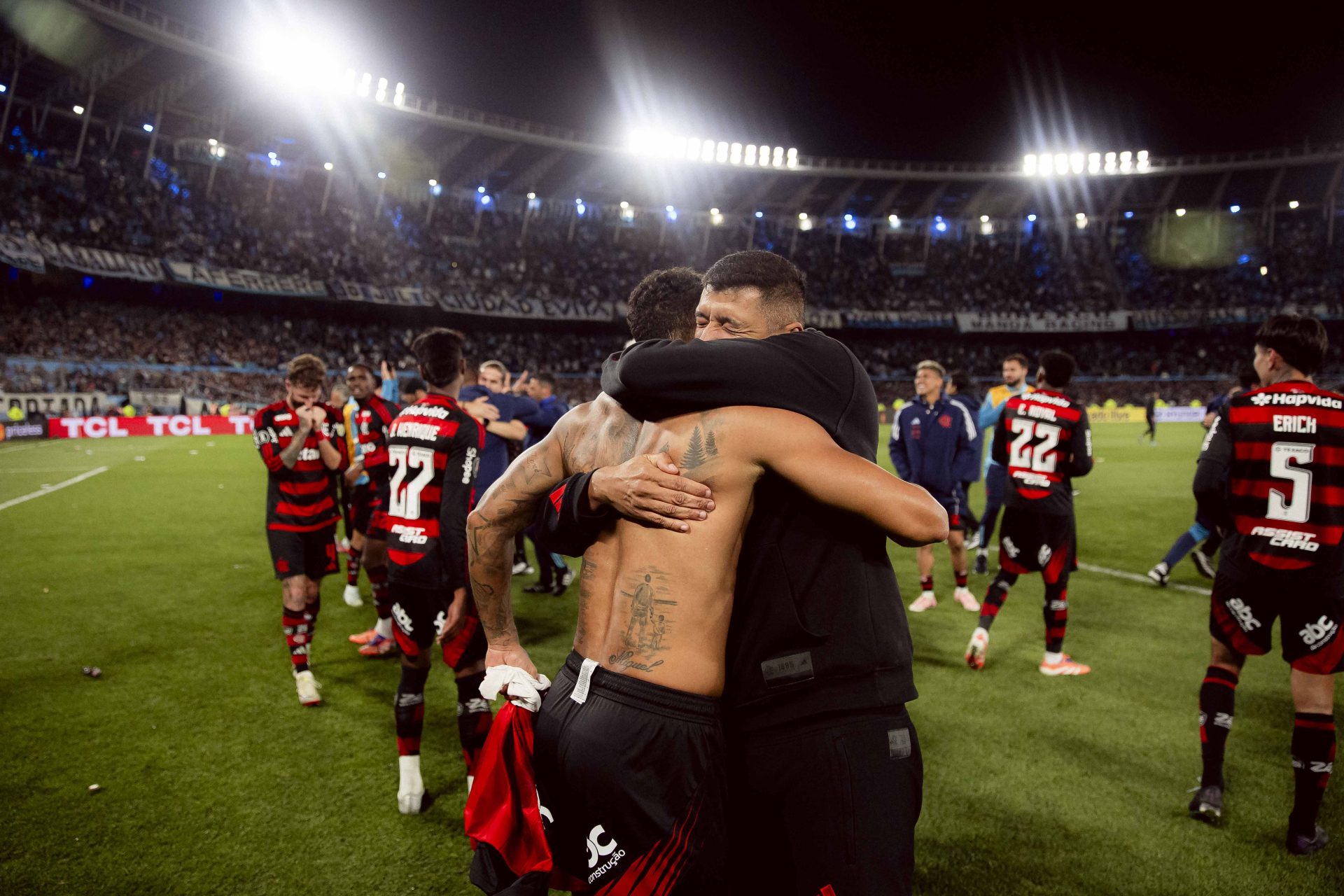 Flamengo garante vaga na final da Libertadores 2025 ao empatar sem gols com o Racing na Argentina. Time carioca agora espera o vencedor de Palmeiras e LDU - Foto: Adriano Fontes/Flamengo