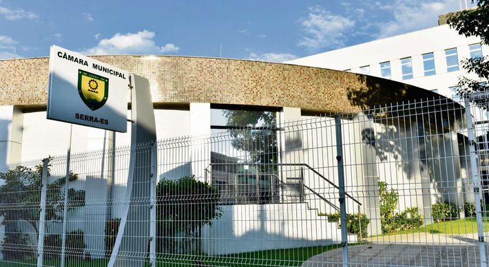 Câmara tem até quarta-feira (15) para cumprir decisão de dar posse aos três suplentes de vereador. Foto: Divulgação (Câmara Municipal da Serra)