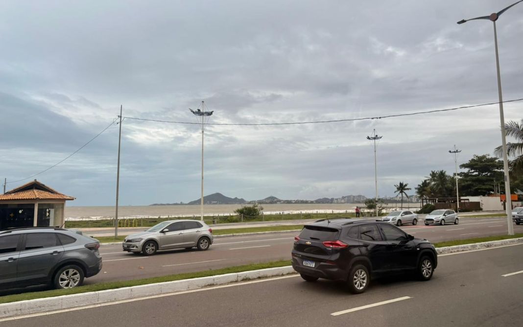 Segunda-feira (22) de sol e chuvas rápidas no ES. - Foto: Izabelle Sampaio