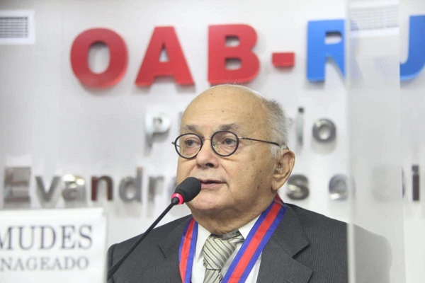 Reconhecido por sua atuação em causas de grande impacto, Sérgio Bermudes deixou um legado de excelência e coragem. Foto: Divulgação OAB/RJ