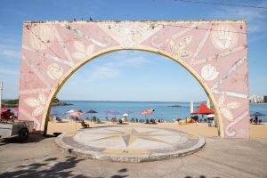 Portal na Praia da Costa, em Vila Velha, é um dos cartões postais do ES. Foto: Sidney Pagotto/Next Editorial