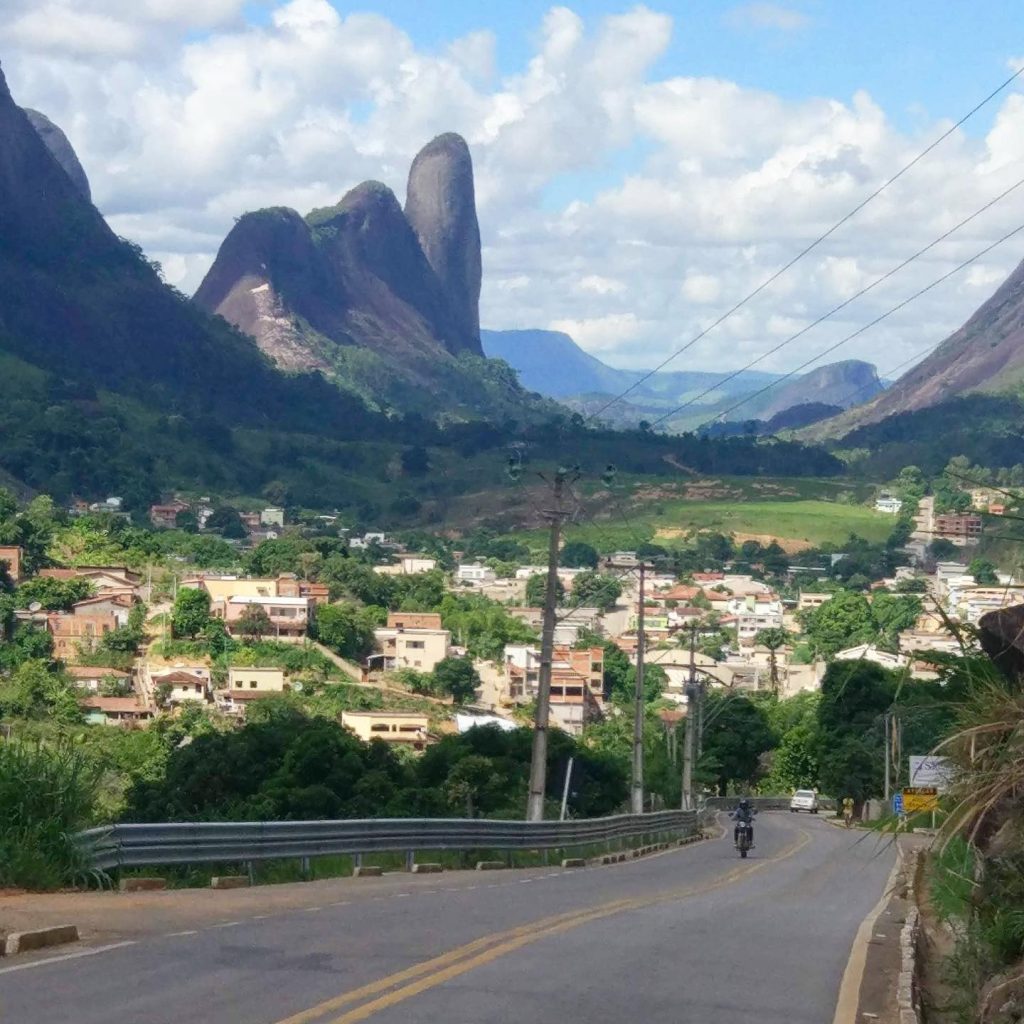 Pedra do Camelo: belezas naturais atraem trilheiros experientes