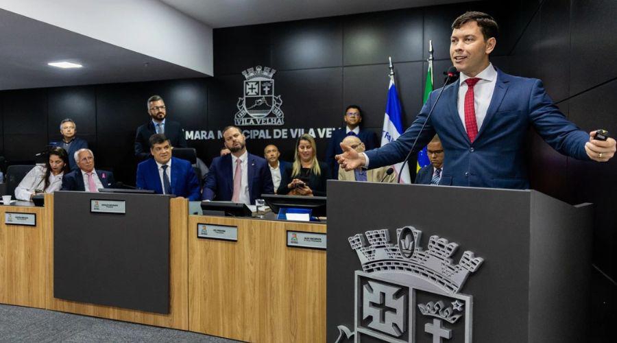Prefeito Arnaldinho Borgo apresenta avanços da gestão na Câmara Municipal. Foto: Danilo Martins (PVV)
