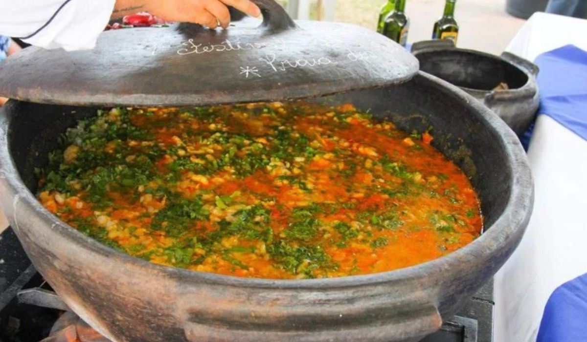 Conceição da Barra, no norte do estado, o Festival da Moqueca Capixaba celebrou a culinária típica com uma moqueca gigante. Foto: Governo do ES