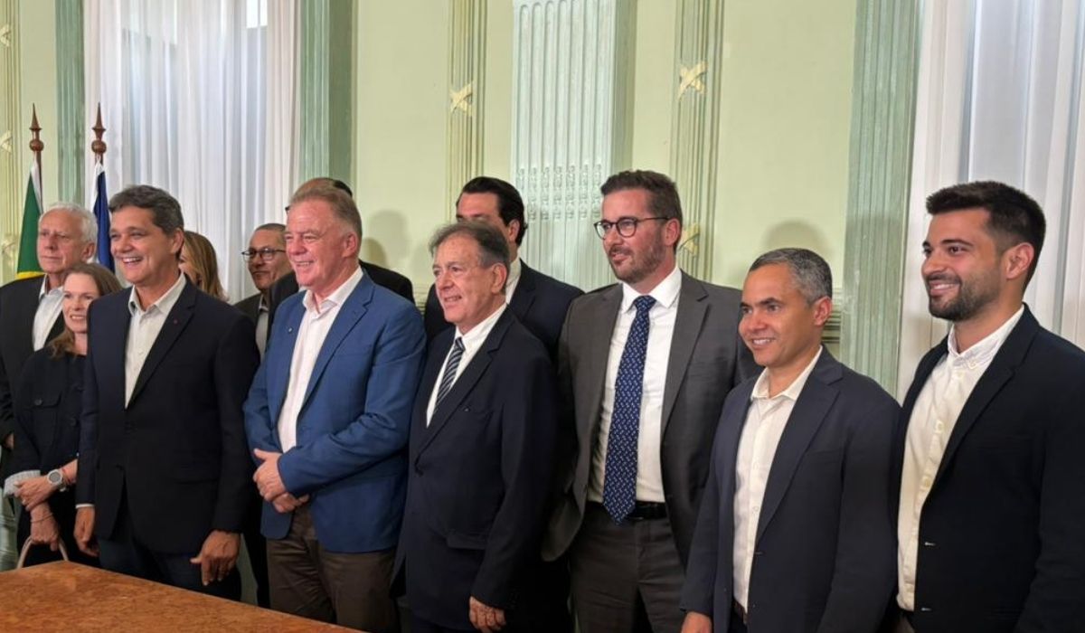 A cerimônia de assinatura do contrato entre o Governo do Estado, por meio da Cesan, e o Consórcio GS Inima/Forte Ambiental foi realizada no Palácio Anchieta. Foto: Mariane Gagulich