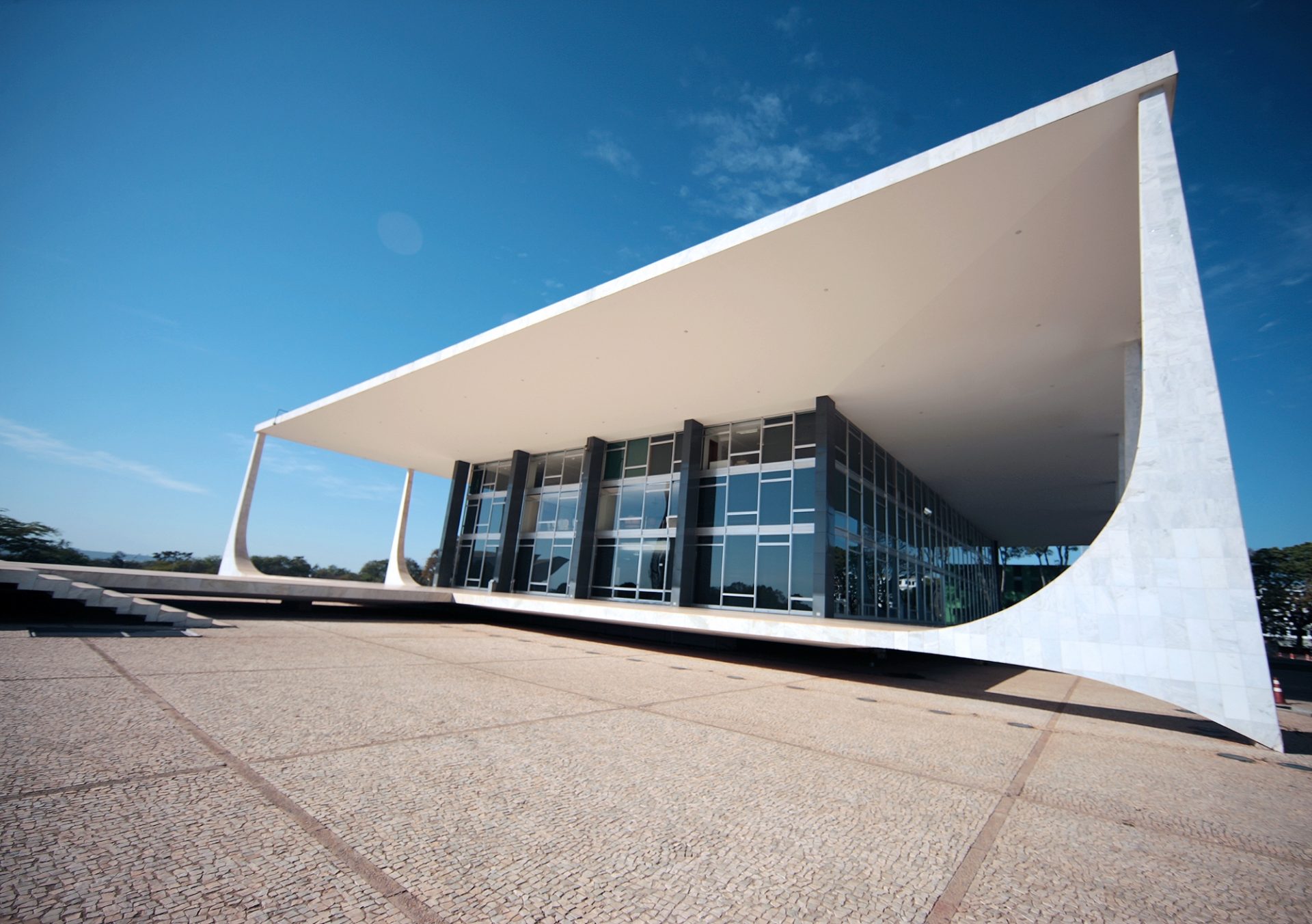 Supremo Tribunal Federal reverte decisão de Barroso que autorizava enfermeiros a atuarem em abortos legais. Entenda o impacto da medida e os próximos passos - Foto: STF