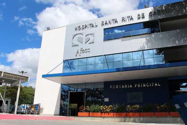 Entre os internados, 10 são colaboradores do hospital, 8 pacientes e 3 acompanhantes. Foto: divulgação