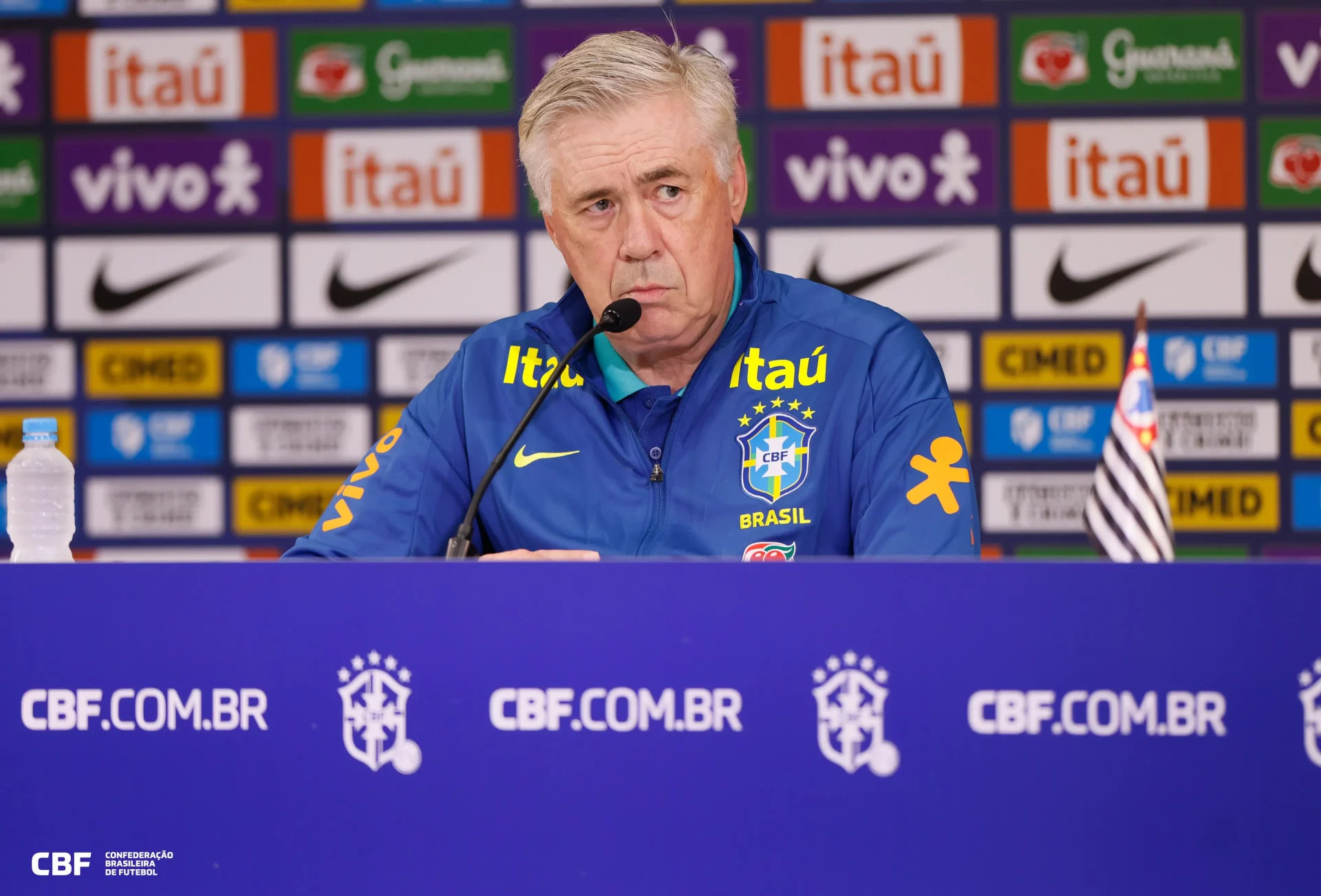 Carlo Ancelotti durante entrevista coletiva pela Seleção Brasileira. Foto: Rafael Ribeiro/CBF