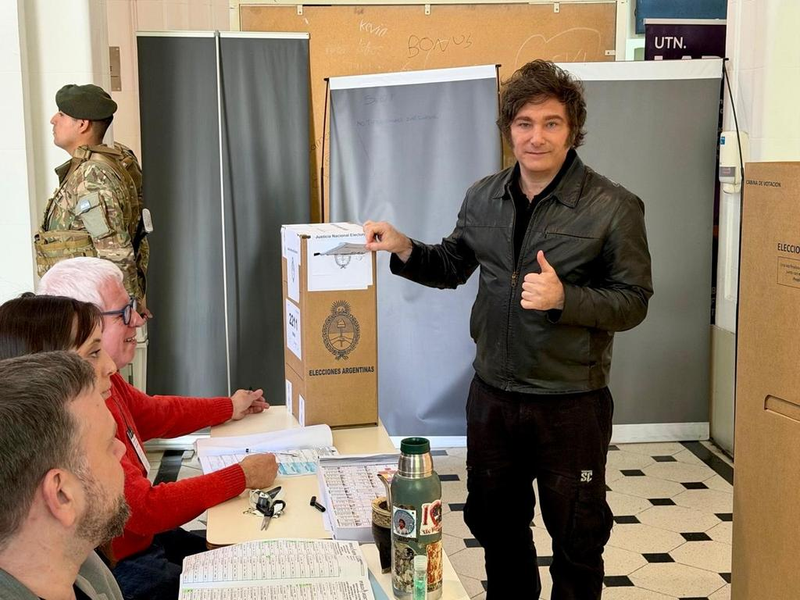 Milei celebra vitória do A Liberdade Avança nas eleições legislativas da Argentina, com 40% dos votos. Presidente promete 'Argentina grande' e mais liberdade - Foto: Fotos Públicas/ @JavierMilei