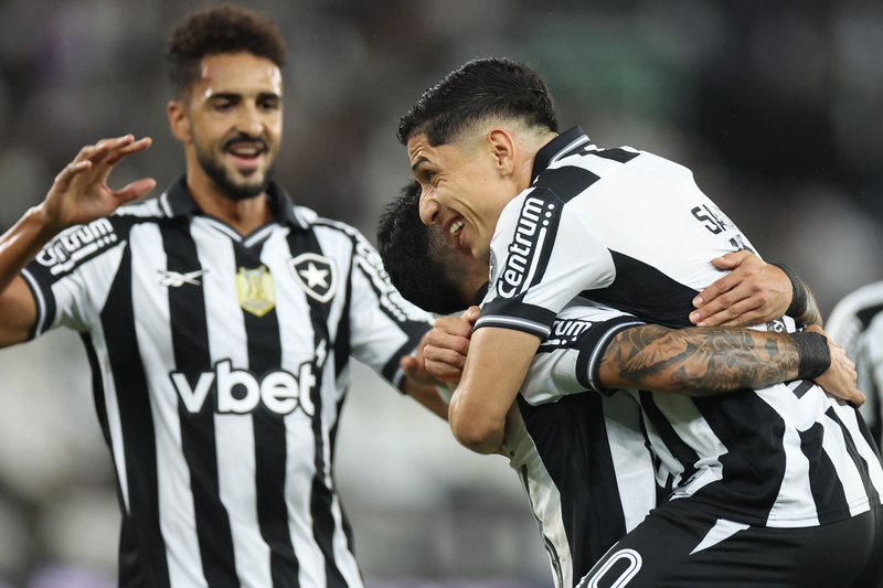 Clube alvinegro cobra isenção da CBF e anuncia monitoramento do jogo, citando falhas recentes do VAR - Foto: Vitor_Silva