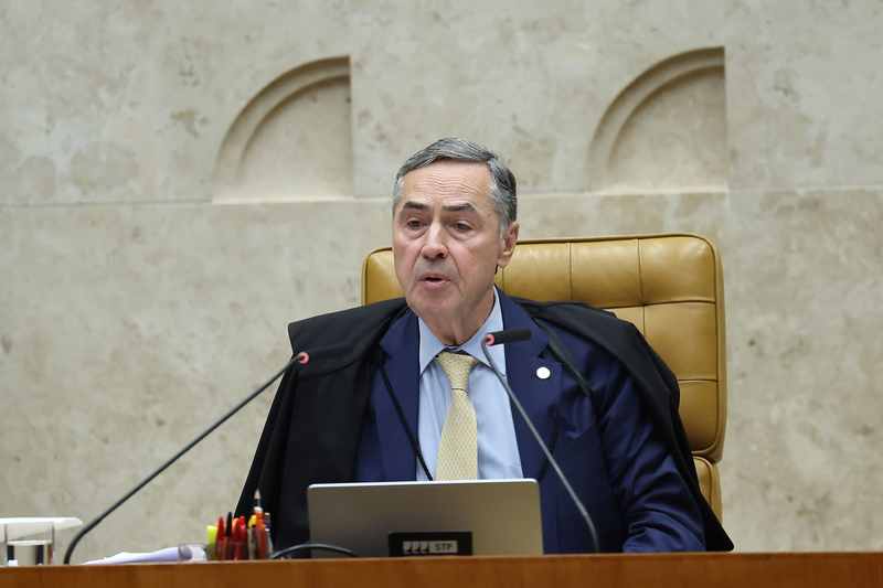 Ministro Barroso deixa o STF hoje. Sua aposentadoria, formalizada por Lula, abre vaga crucial. Jorge Messias e Rodrigo Pacheco são cotados - Foto: Ricardo Stuckert / PR