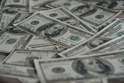Dólar sobe em correção no mercado à vista após série de quedas. Cenário internacional, com EUA-China e Fed, e pautas fiscais do Brasil influenciam a alta - Foto: collectionImage