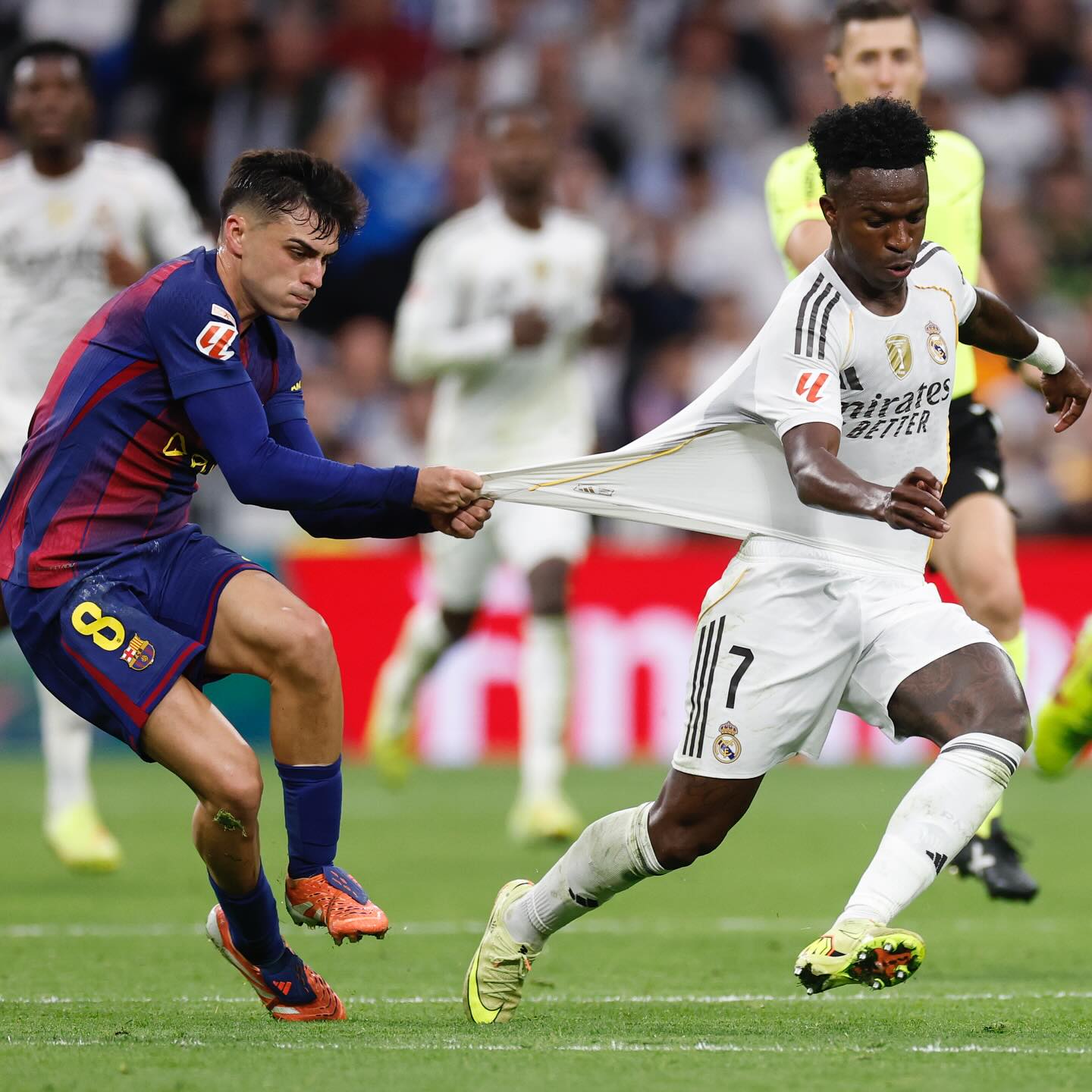 Entenda os motivos da revolta de Vini Jr. no Real Madrid: coadjuvância com Mbappé, táticas de Xabi Alonso, renovação contratual travada e atritos em campo - Foto: @vinijr