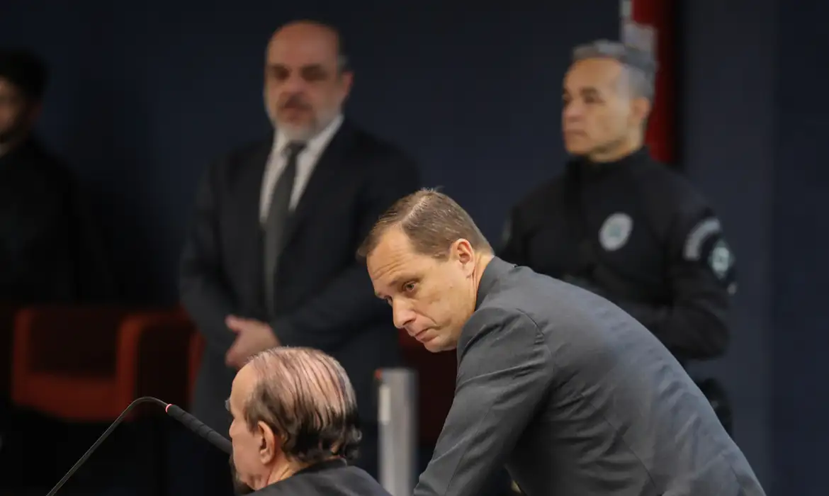 Mauro Cid inicia cumprimento de pena em regime aberto após audiência no STF. Terá tornozeleira removida e seguirá condições rigorosas de liberdade - Foto: Valter Campanato/Agência Brasil