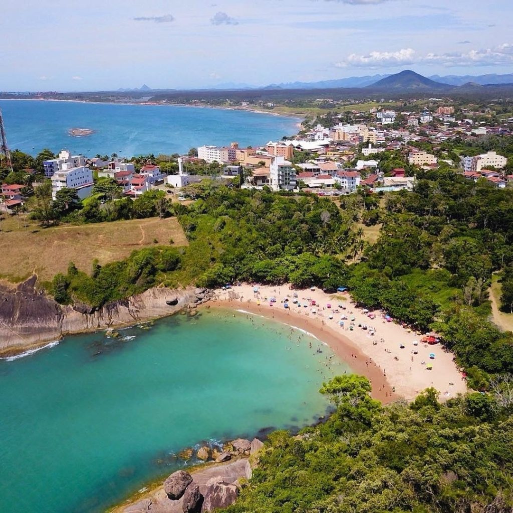 Praia dos Padres: praia de águas cristalinas escondida em Guarapari Praia dos Padres: praia de águas cristalinas escondida em Guarapari