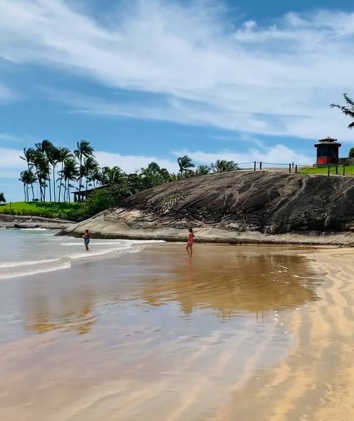 Praia dos Adventistas é refúgio de águas tranquilas em Guarapari Praia dos Adventistas é refúgio de águas tranquilas em Guarapari