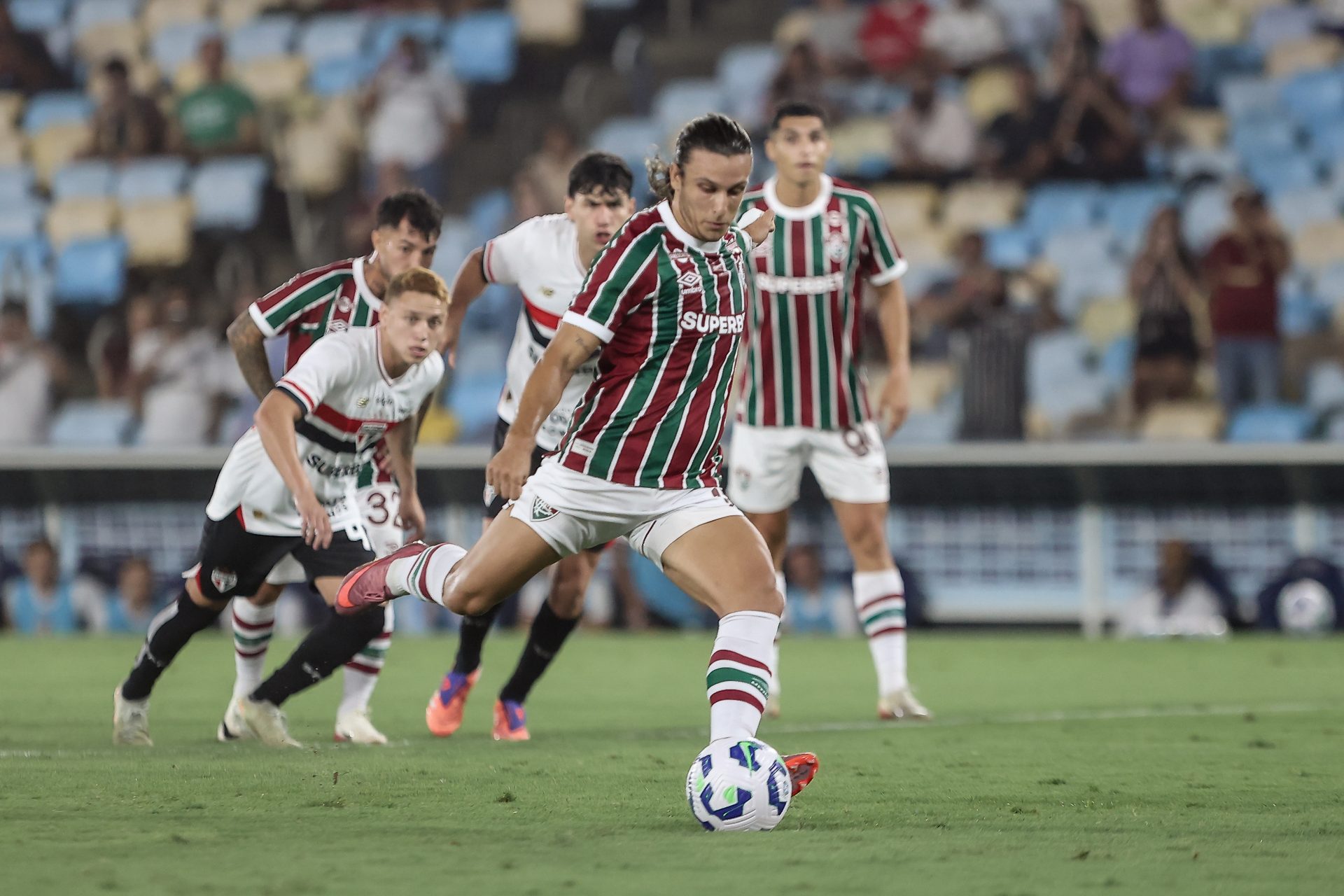 Domingo (14) é dia de semi da Copa do Brasil (Corinthians x Cruzeiro; Fluminense x Vasco), final do Paulistão Feminino e rodadas de Premier League e La Liga - FOTO: LUCAS MERÇON / FLUMINENSE F.C.