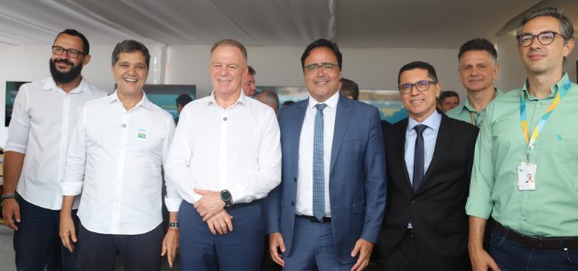 Autoridades estaduais e federais, acompanhadas pela direção da Vale, vistoriaram a Unidade Tubarão e avaliaram resultados do Plano Diretor Ambiental. Foto: Marcela Bicalho