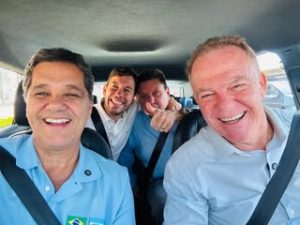 Lideranças políticas juntas em clima de alinhamento, em meio às articulações sobre o futuro partidário de Arnaldinho. Foto: Reprodução do Instagram